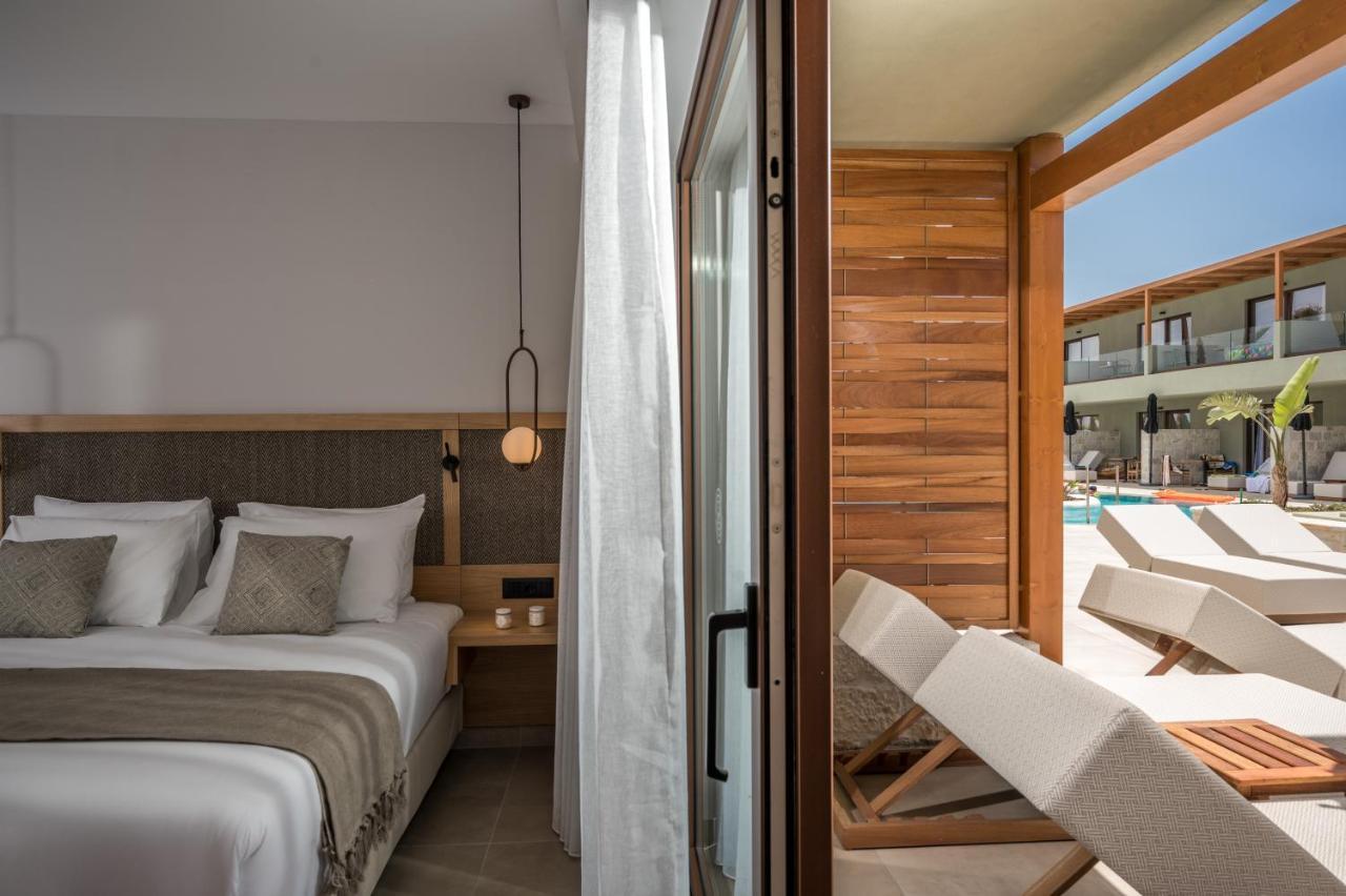 Deluxe Room Pool Access