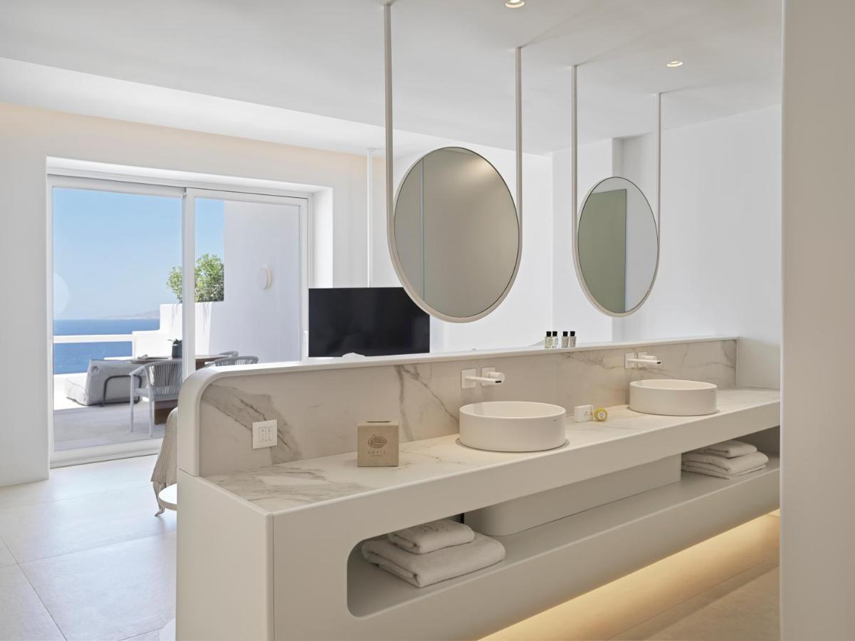 Signature Suite Jetted Tub & Sea View,1263251617:JPEG