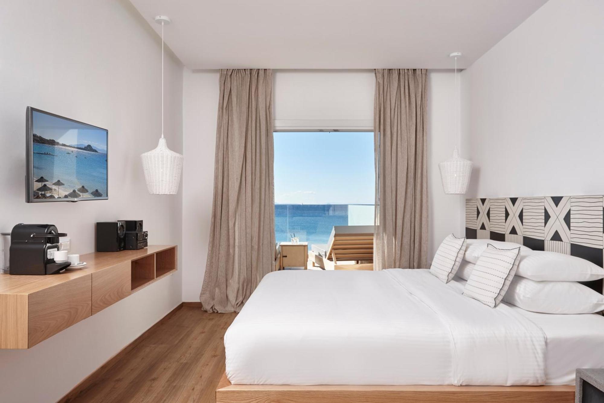 Deluxe Double Room with Sea View,806329623:JPEG