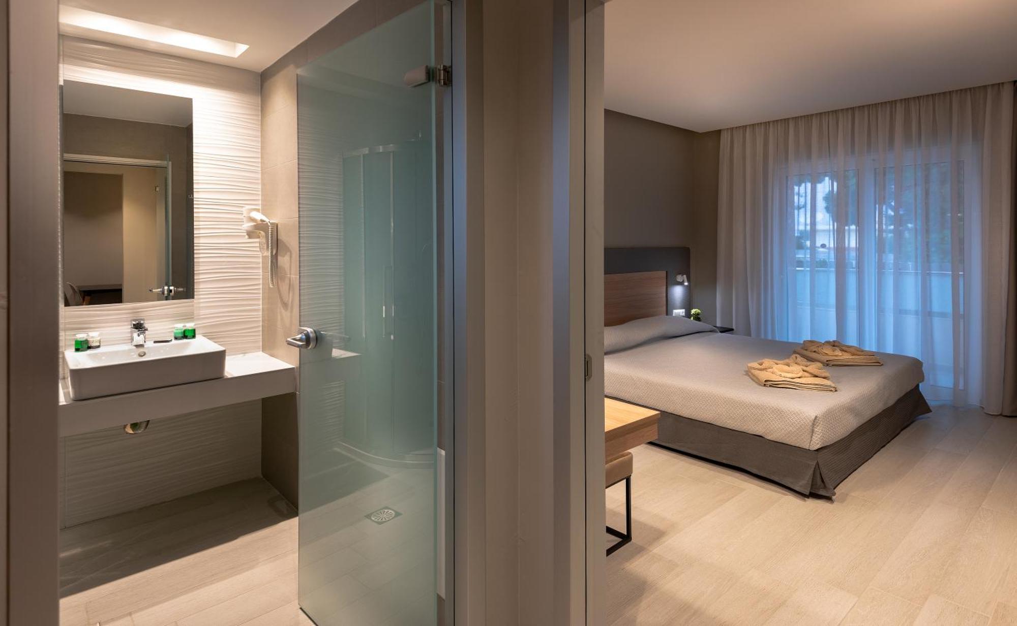 ONE BEDROOM JUNIOR SUITE On Level,1273252360:JPEG