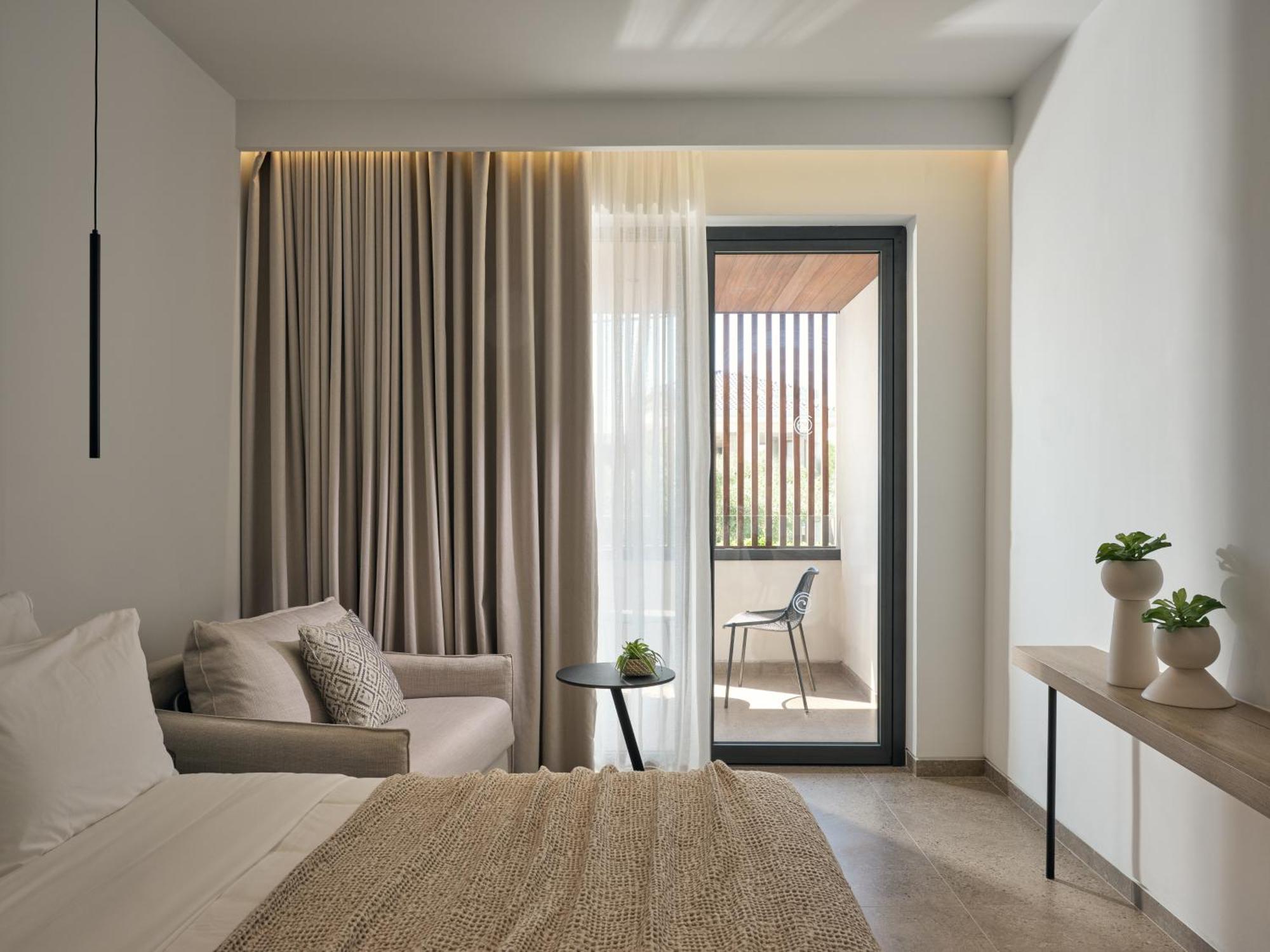 Superior Double / Twin Room Plus,1273323742:JPEG