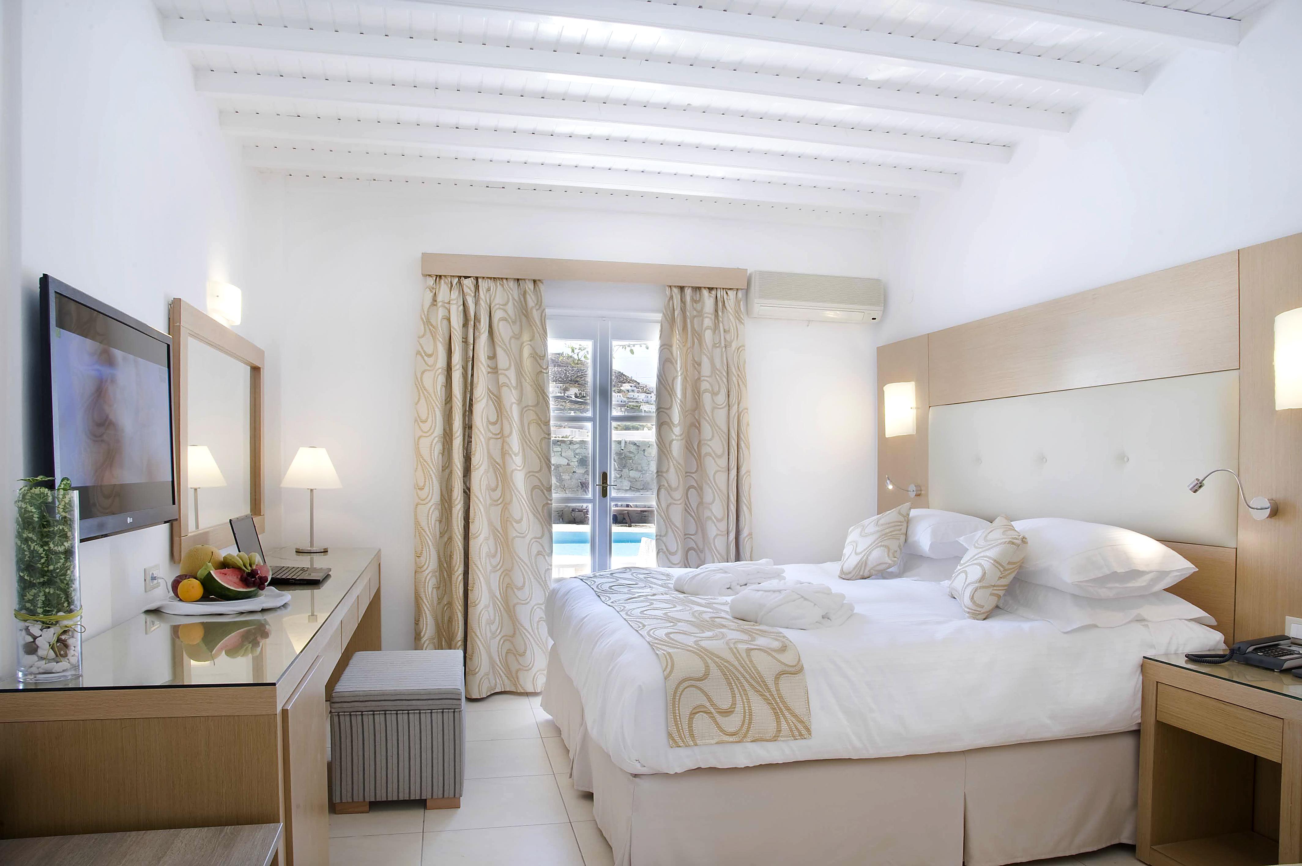 Quarto Superior com Cama de Casal ou 2 de Solteiro e Vista da Piscina