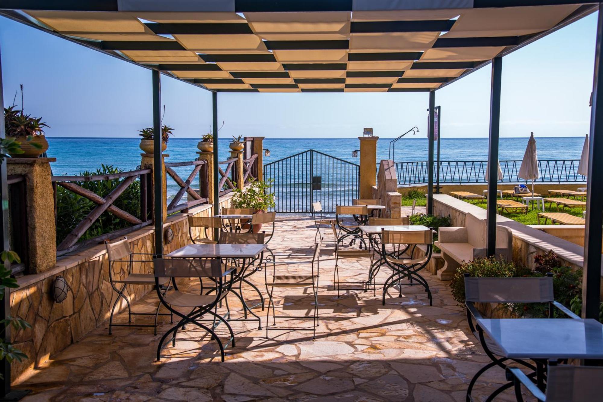 One-Bedroom Suite Garden View Sea View