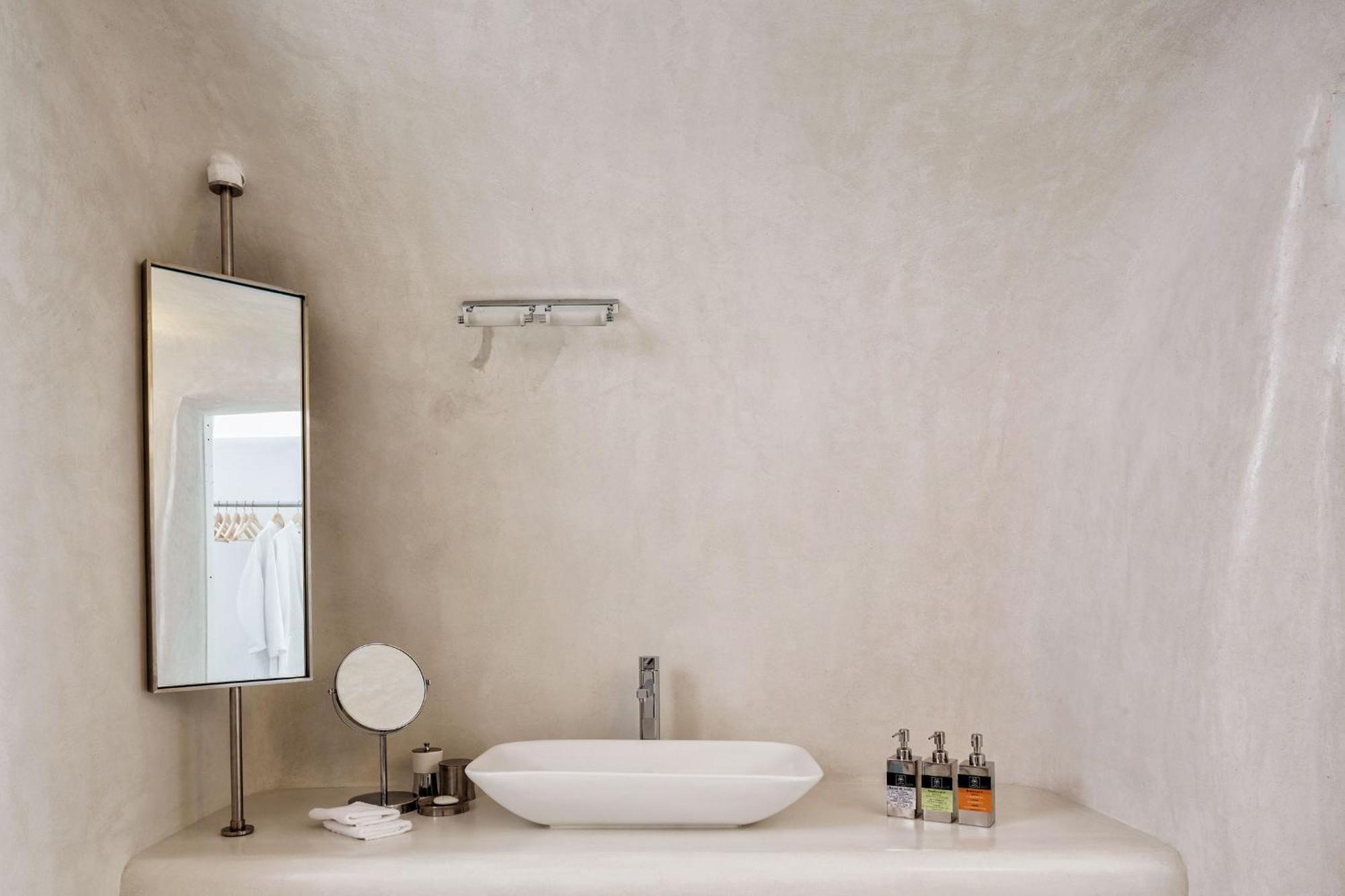 Senior Suite with Caldera View