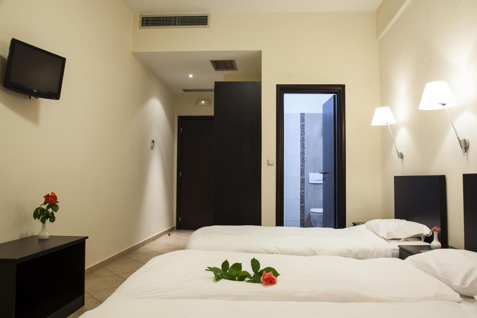 Deluxe Triple Room Balcony Meteora View