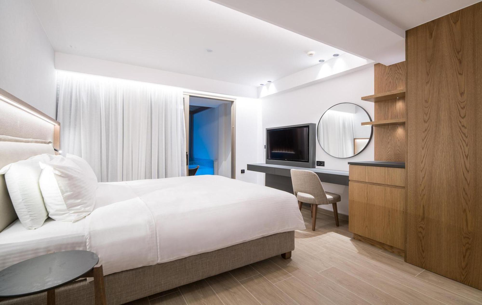 Dazzling Blue Sea View Heated Plunge Pool,1284104962:JPEG