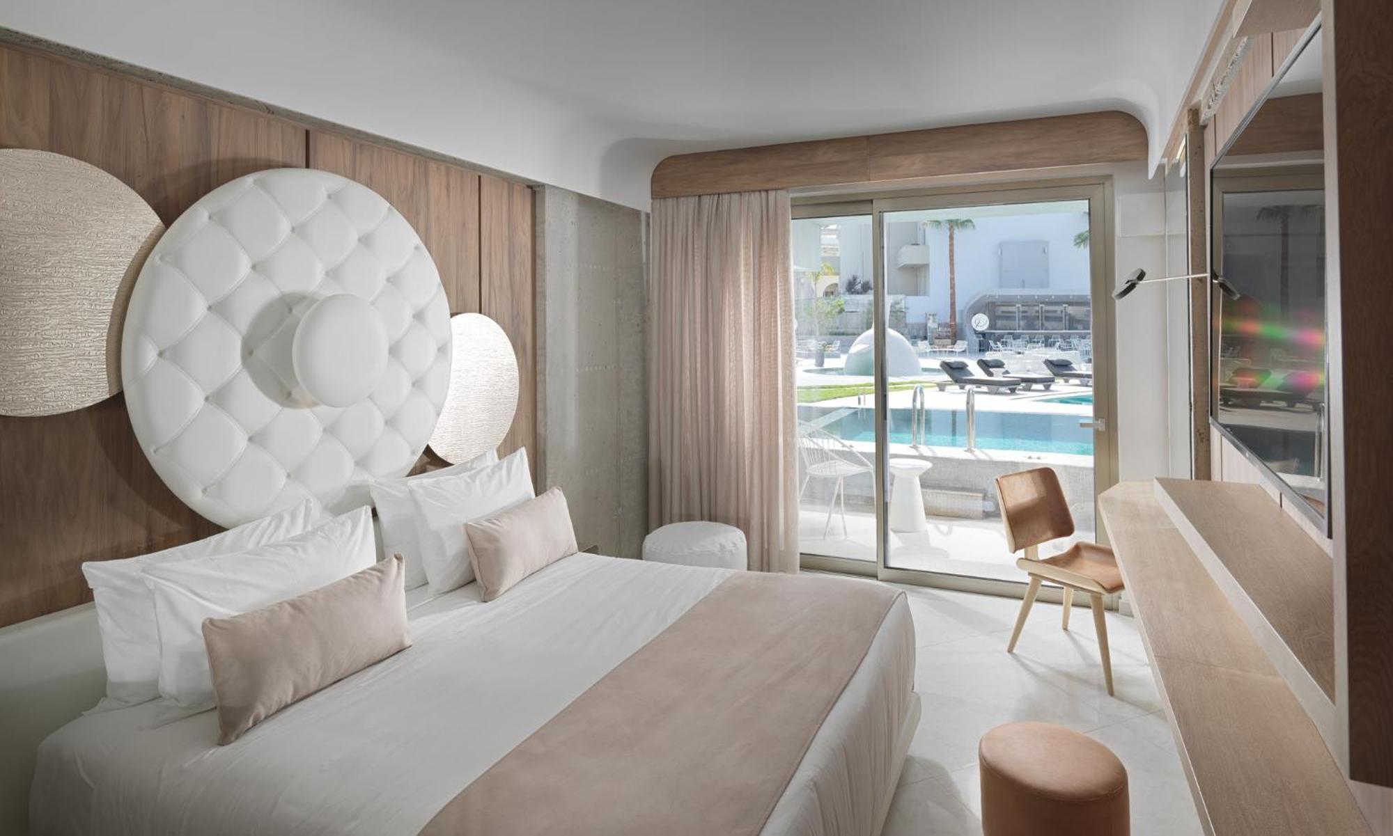 Suite Junior avec Piscine Privée - Vue sur Piscine