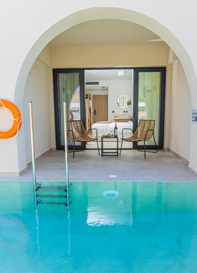 Junior Suite Garden View Sharing Pool