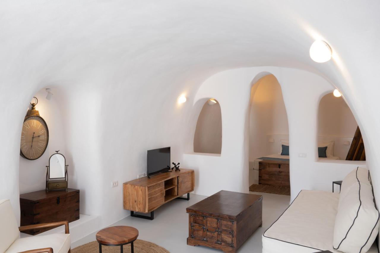 Suite with Outdoor Plunge Pool, Terrace and Caldera View,1292619835:JPEG