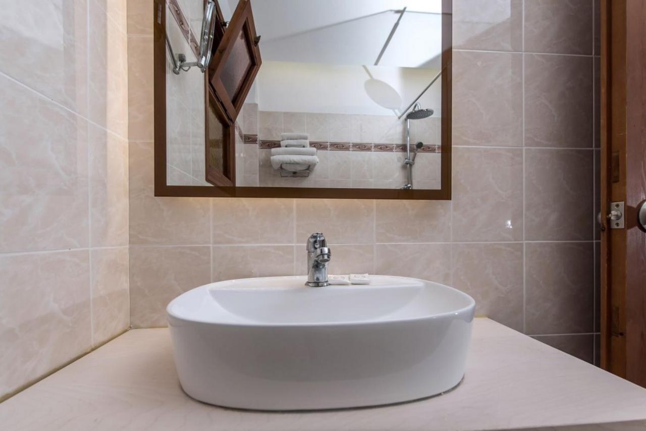 Studio (2 Adults),1576715369:JPEG