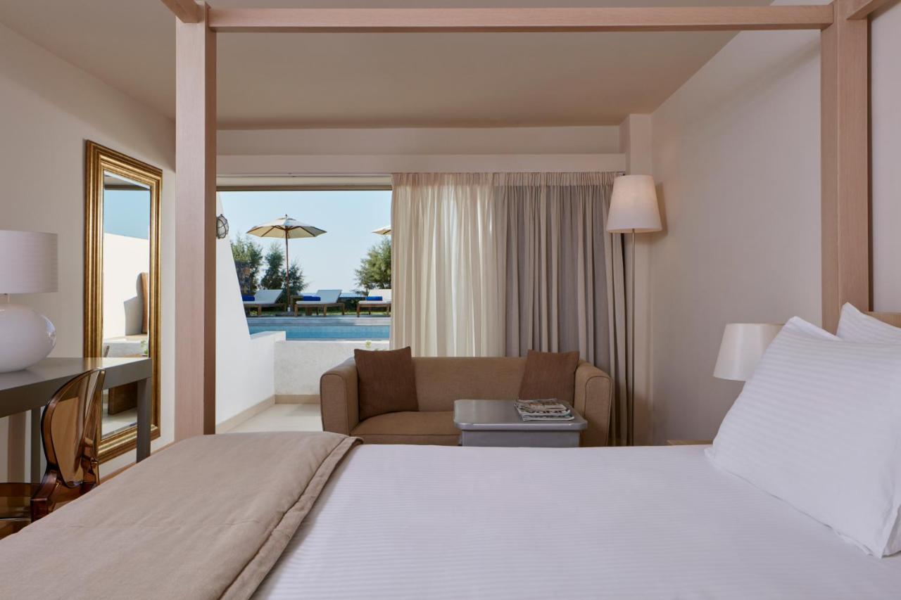 Pool Cool Room Shared Pool & Sea View