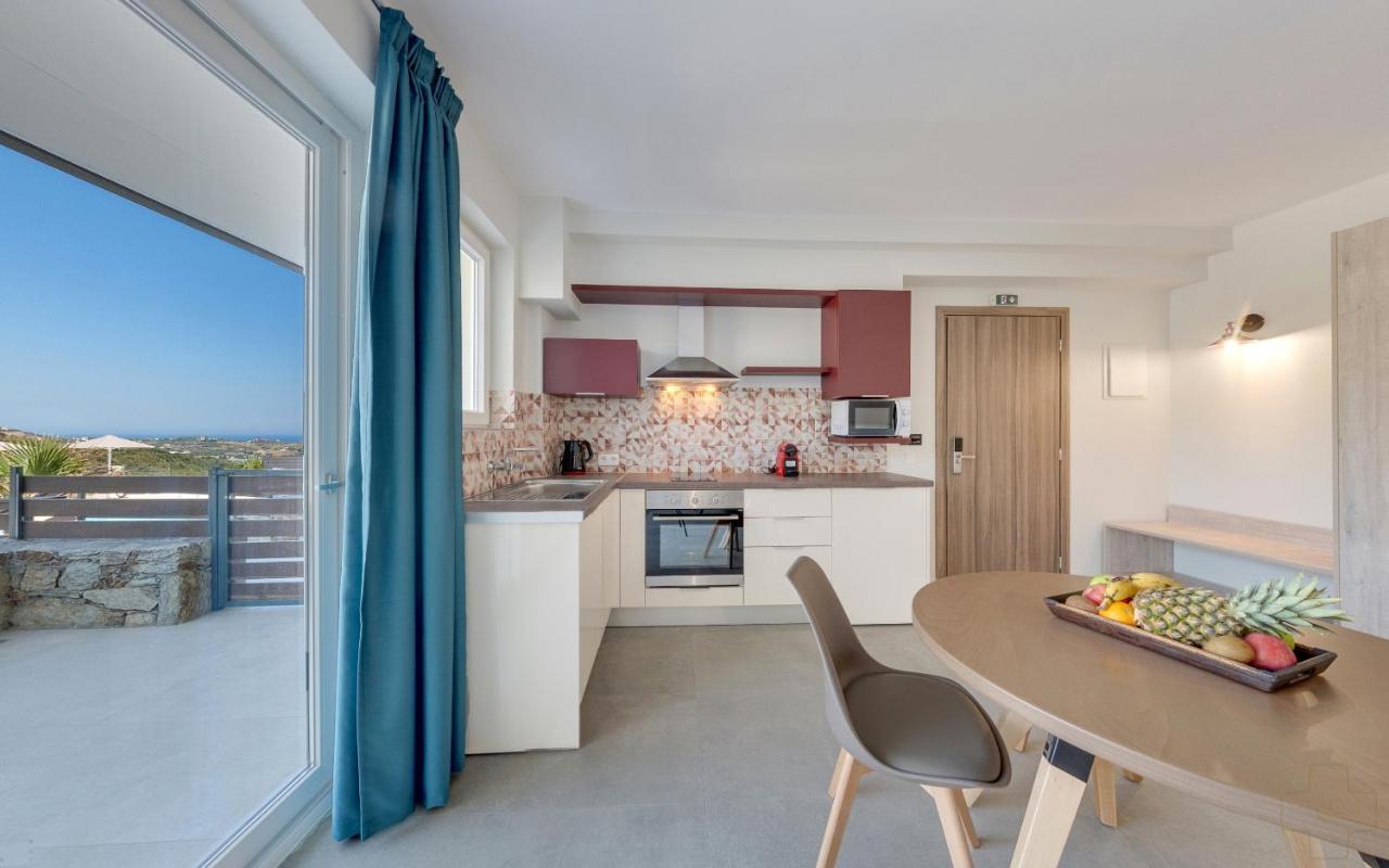 Apartament typu Suite z łóżkiem typu queen-size i widokiem na morze