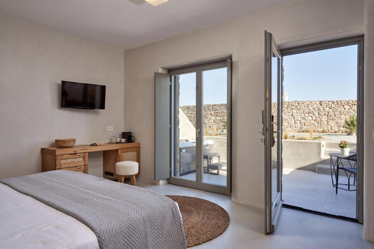Oasis Suite Outdoor Jacuzzi