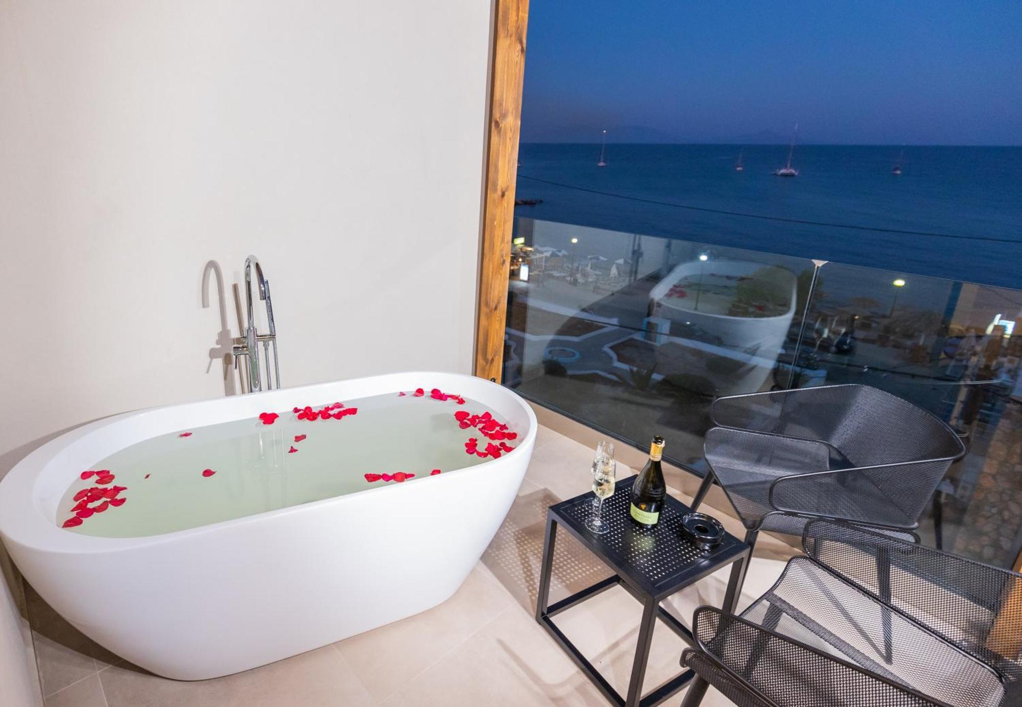 Deluxe Double Sea View Outdoor Bathtub