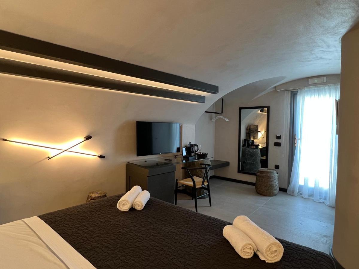 Junior Suite with Outdoor Hot Tub and Sea View