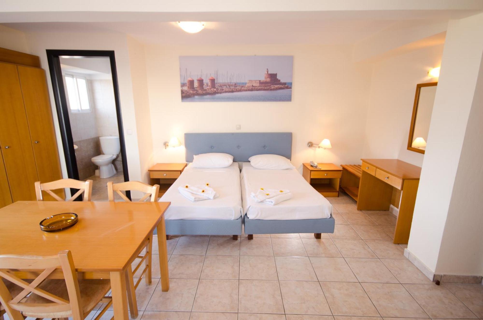 Family Room,132285420:JPEG