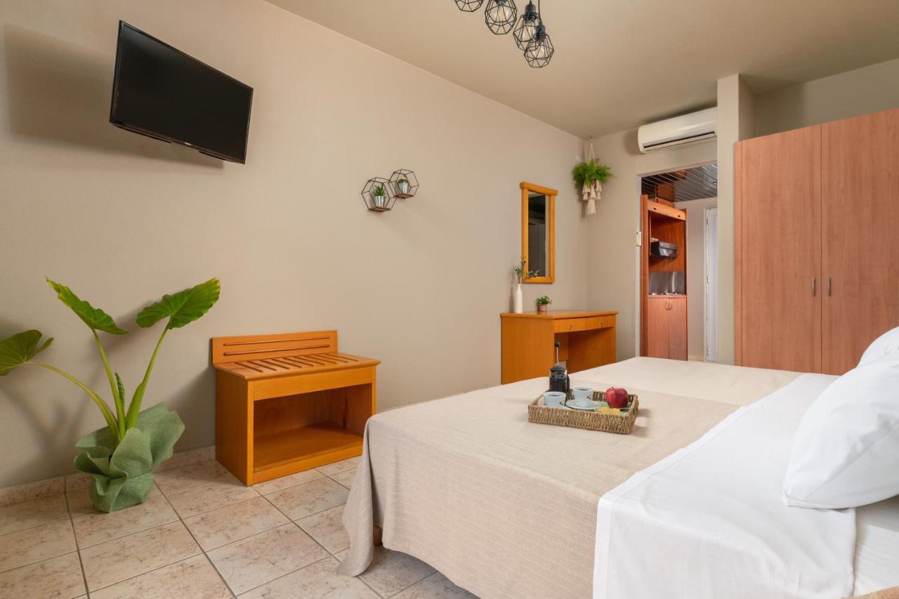 Studio with Garden View,1345923173:JPEG