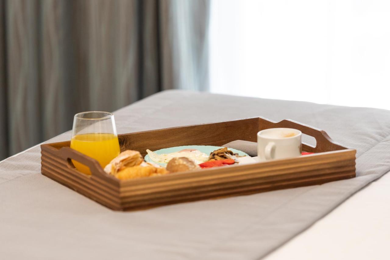 Triple Room with City View,1360796048:JPEG