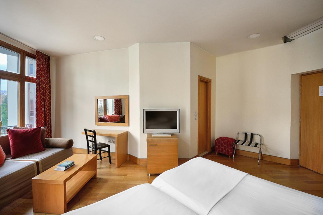 Executive Room