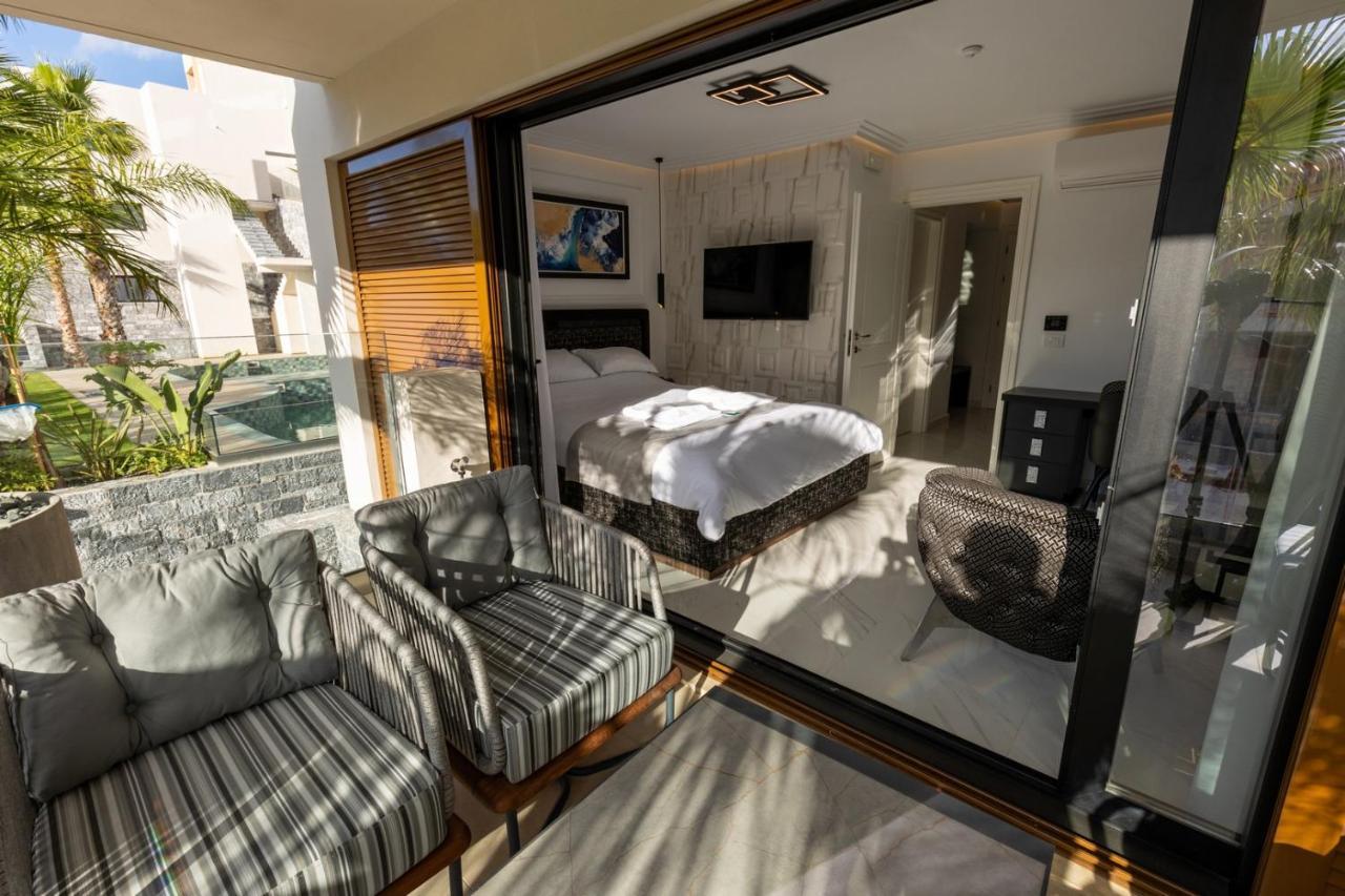 One-Bedroom Suite with Mountain or Pool View