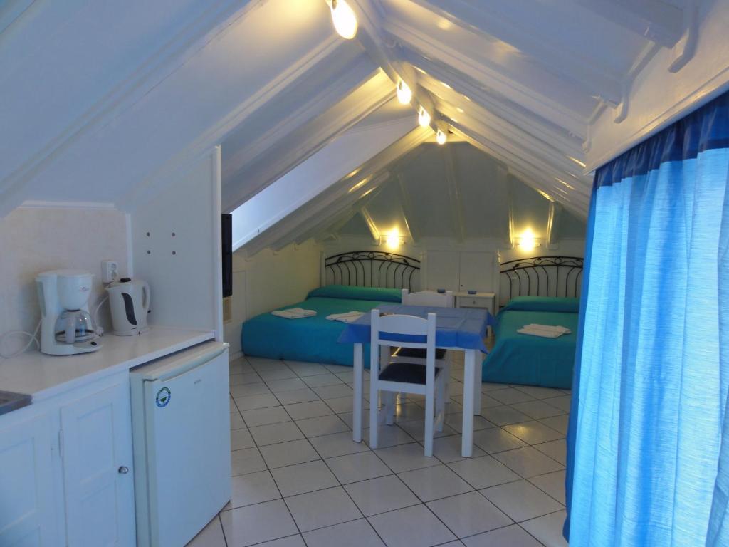 Studio - Attic (2-4 Adults)