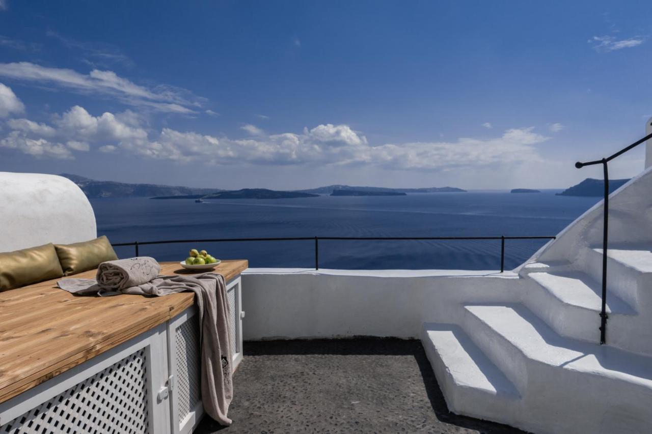 Hochzeitssuite mit Whirlpool und Blick auf die Caldera