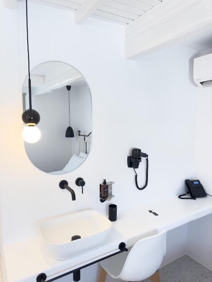 Gemütliches Zimmer mit teilweisem Meerblick
