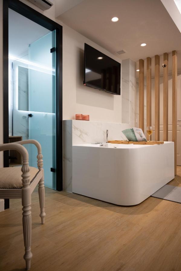 Deluxe Double Room with Balcony,1388260313:JPEG