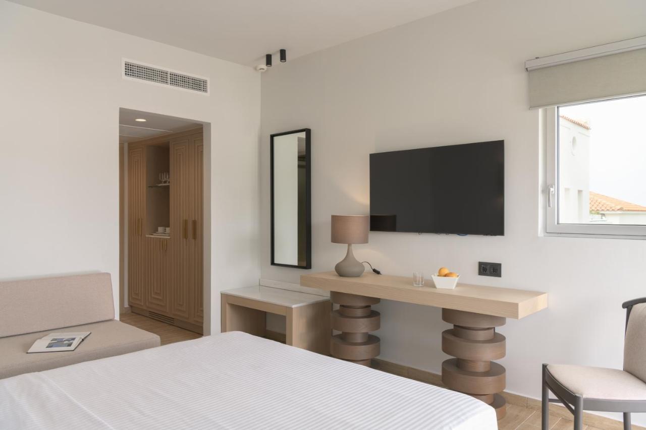 Double or Twin Room Side Sea View