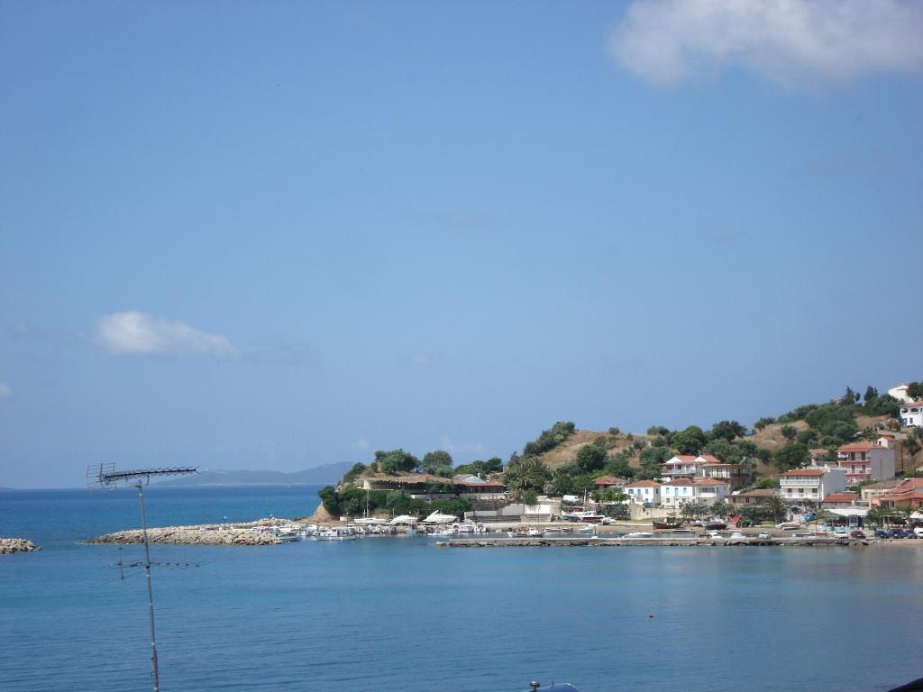 Δίκλινο Δωμάτιο με 1 Διπλό ή 2 Μονά Κρεβάτια και θέα στη Θάλασσα