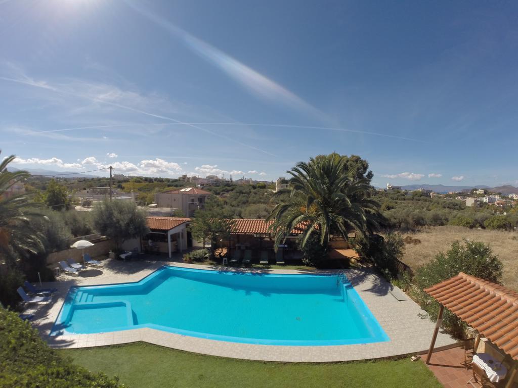 Apartment with Garden and Pool View