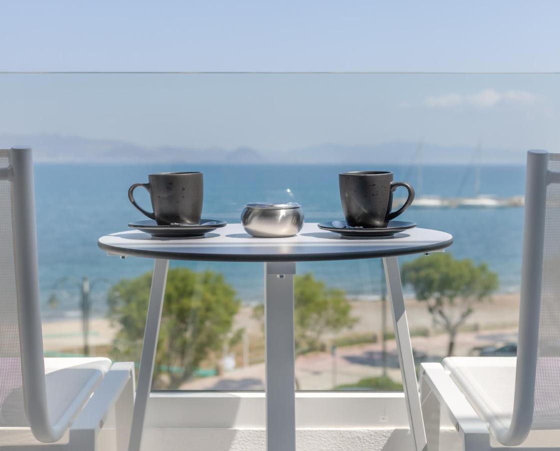 Doppelzimmer mit Balkon und Meerblick