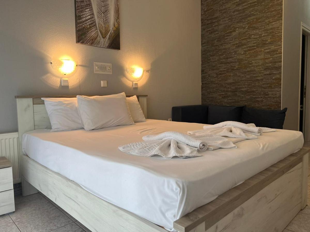 Cameră dublă cu balcon (2 adulți + 1 copil)