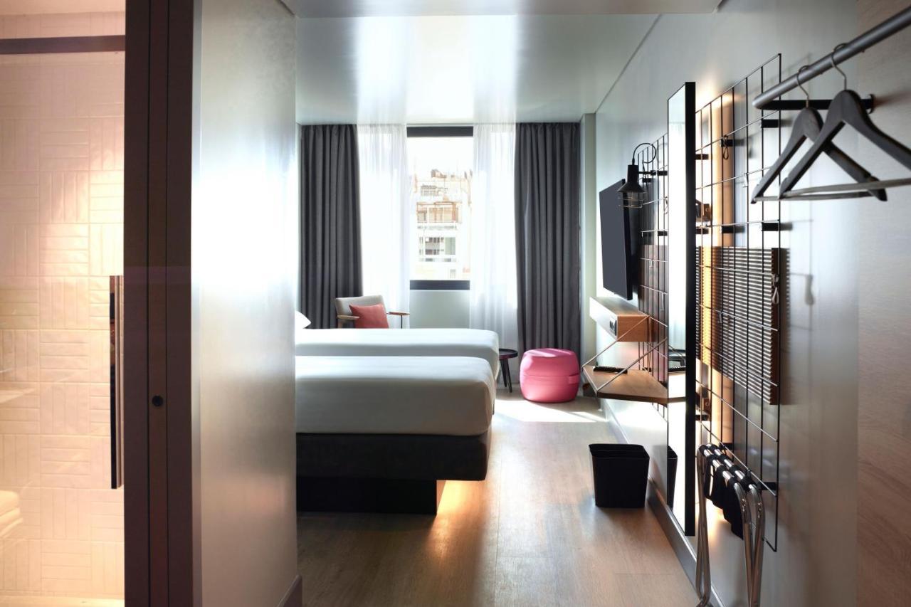Quarto com 2 Camas de Solteiro e Vista Limitada