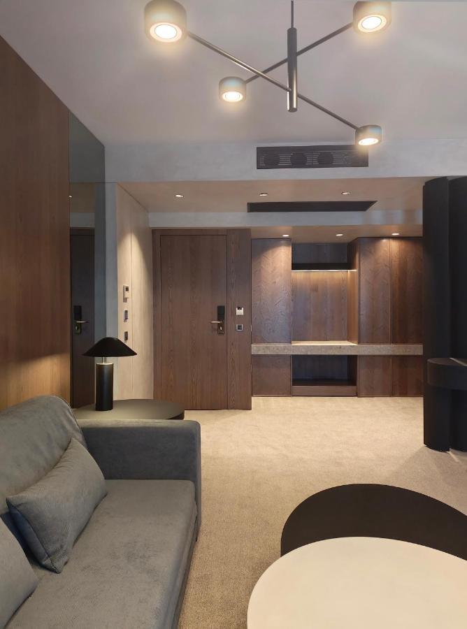 Family Room,120320133:JPEG
