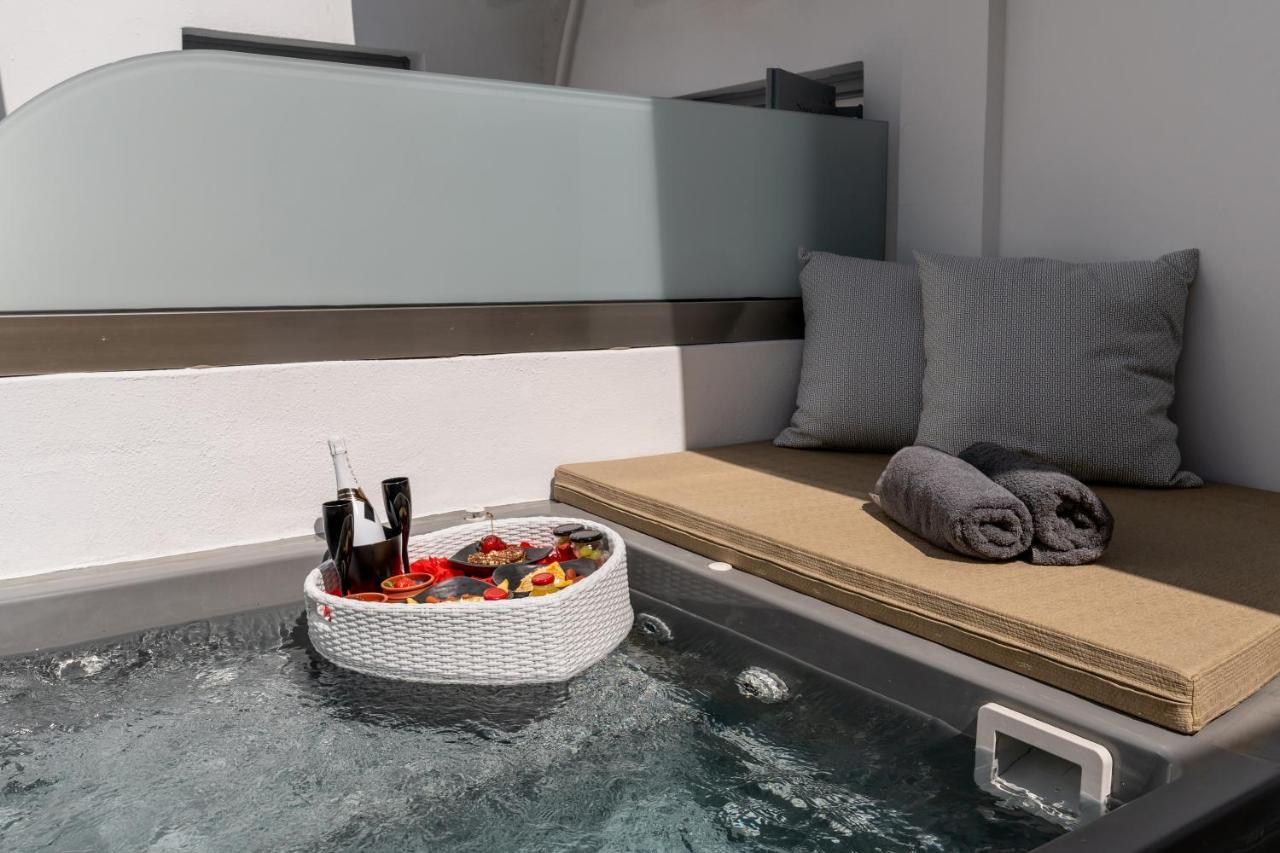 Junior Suite with with private outdoor jetted and courtyard view tub
