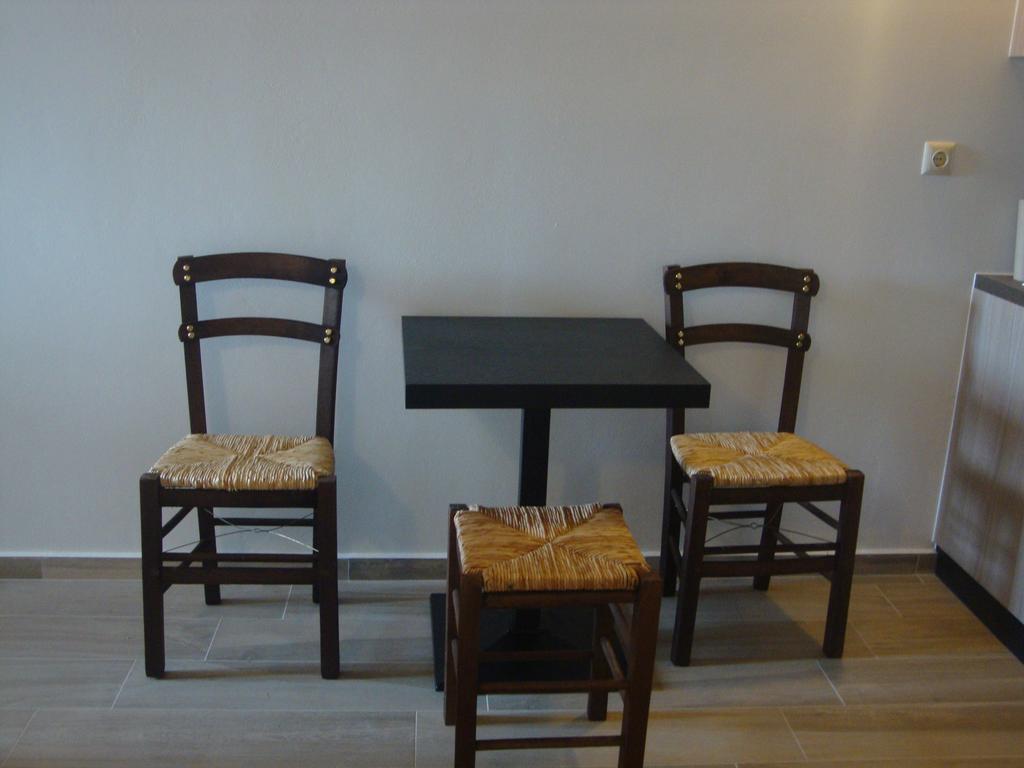 One-Bedroom Apartment,1554085675:JPEG