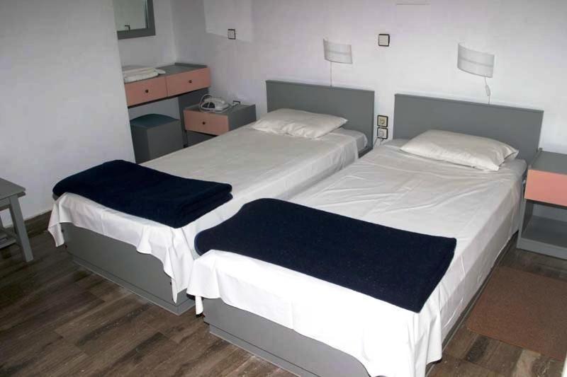 Twin Room,1431958033:JPEG