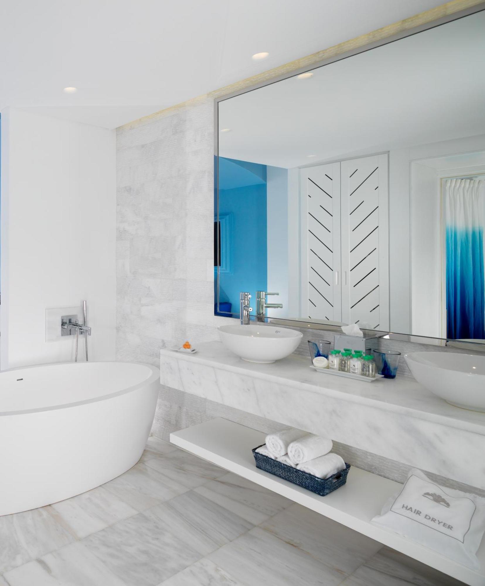 Open Plan Suite Sea View