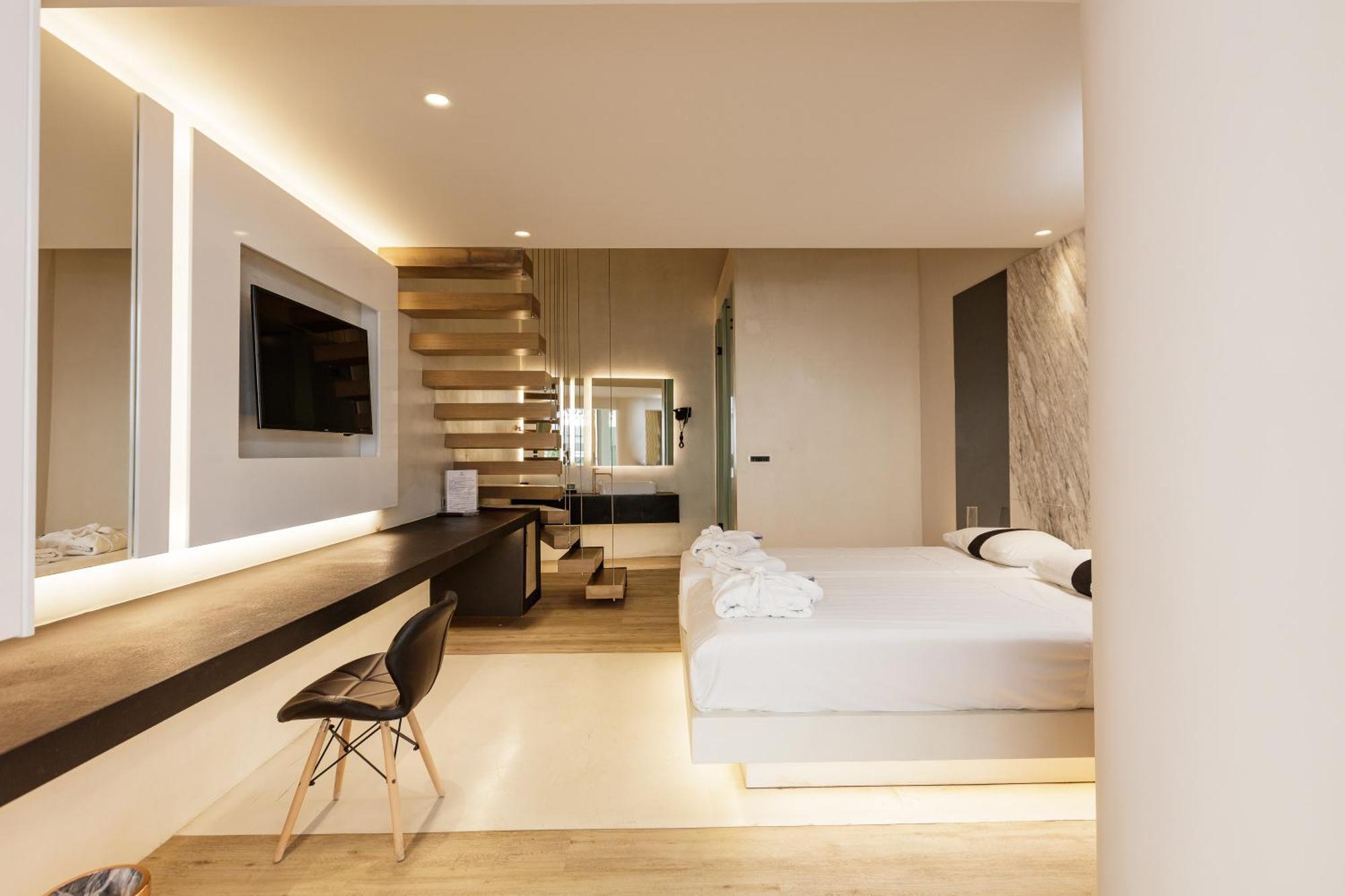 Junior Suite Split Level,1338127988:JPEG