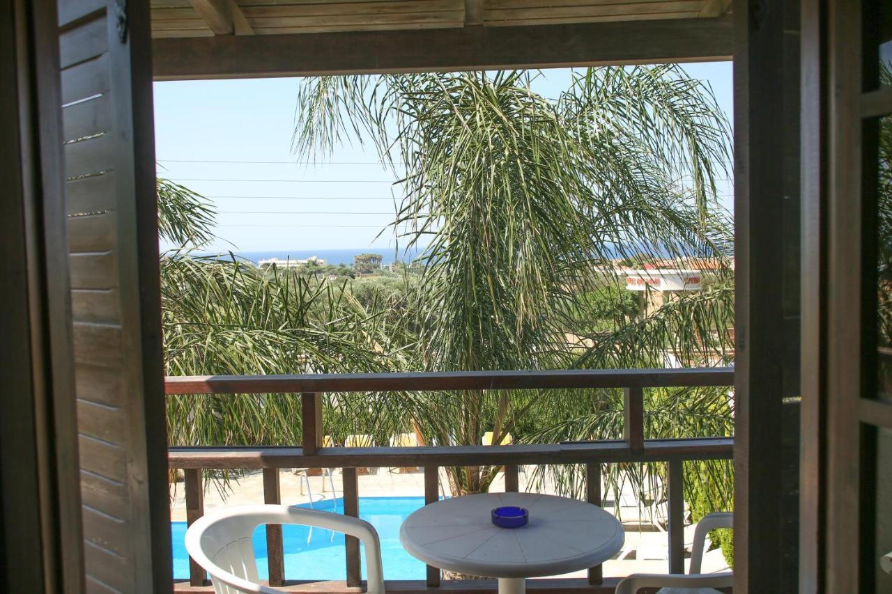 Apartment with Pool View