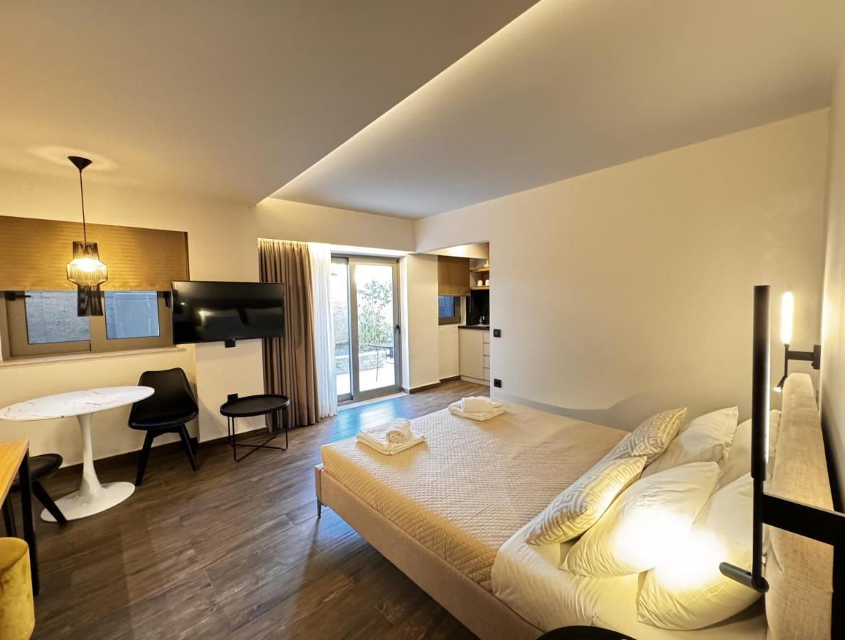 Deluxe Studio,1498494280:JPEG