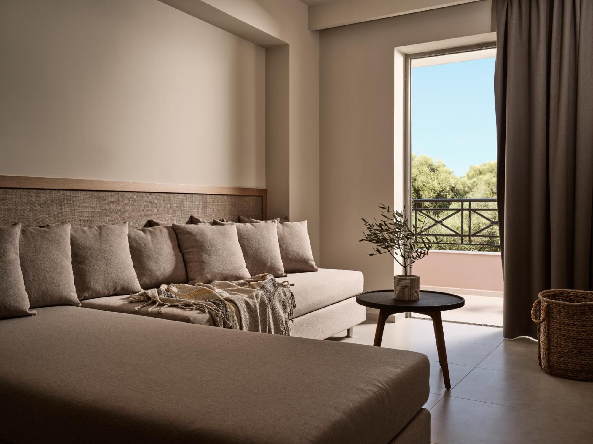 Friends & Family Sea View Suite,1501224661:JPEG