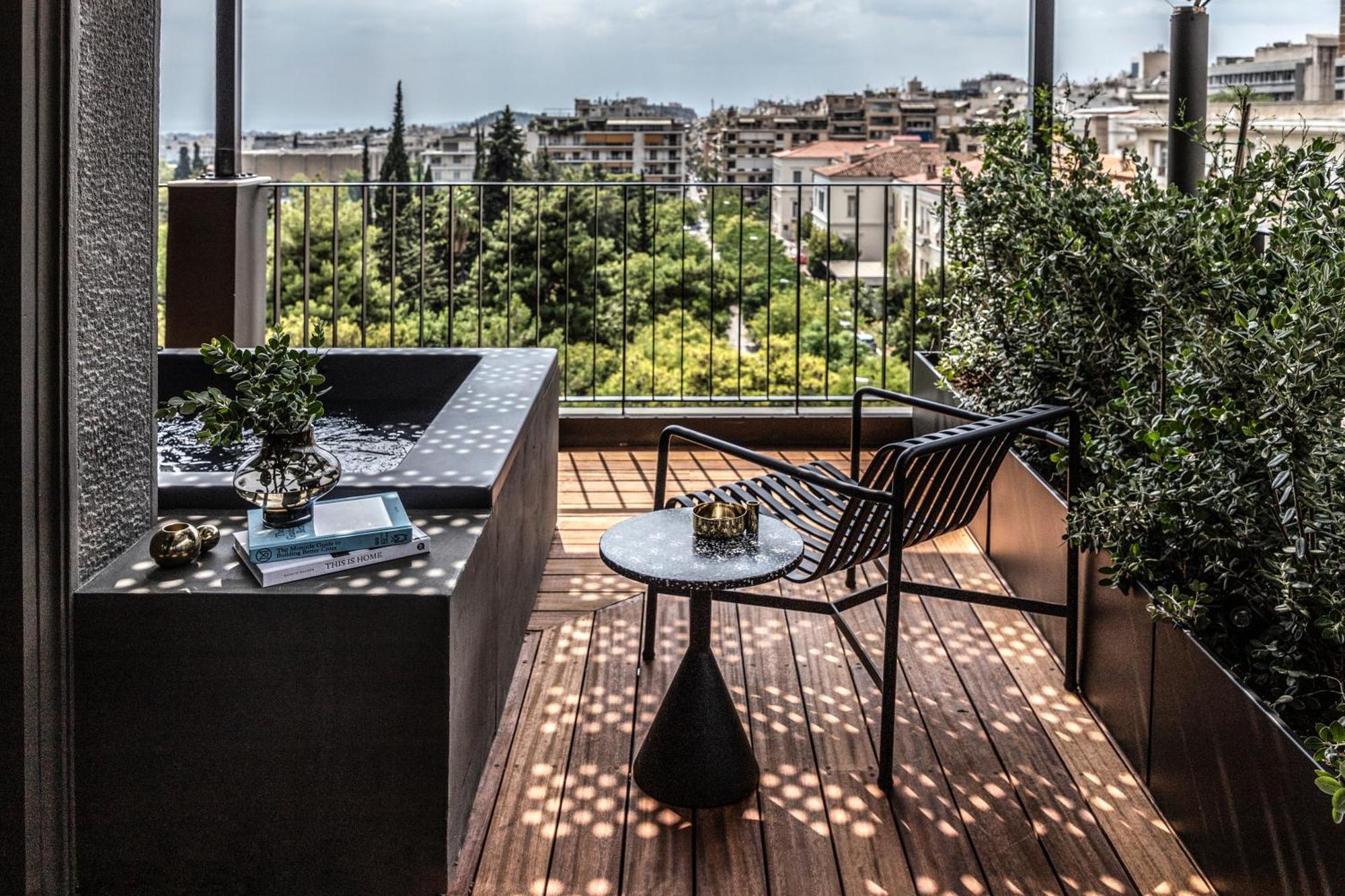 Quarto Extragrande com Banheira de Hidromassagem e Vista da Acrópole
