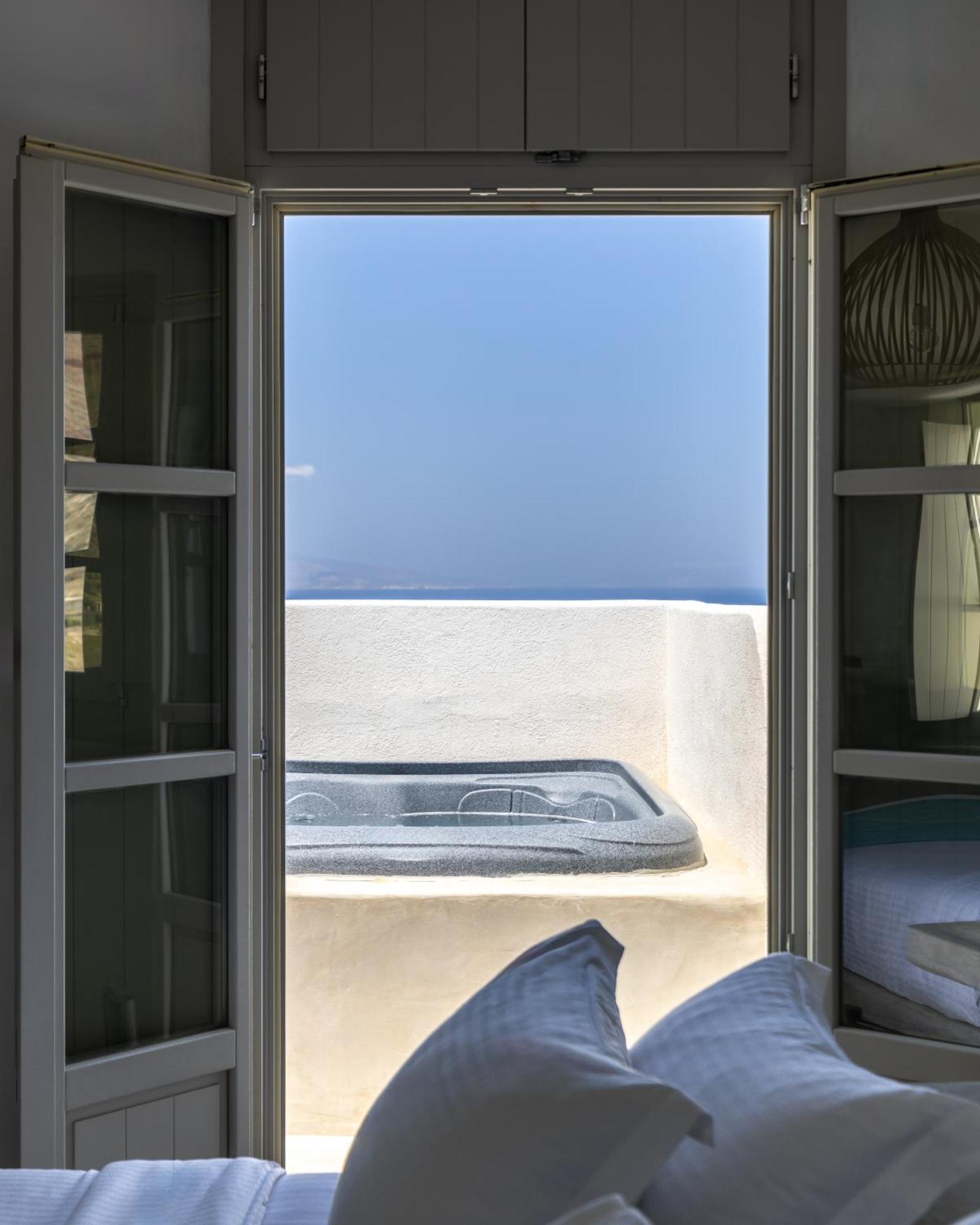 Superior Suite Sea View Outdoor Hot tub