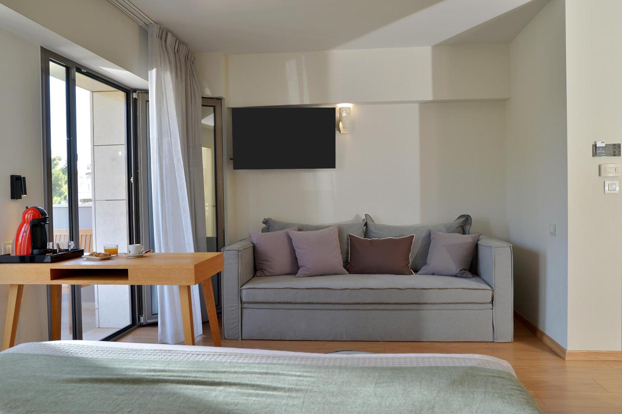 Junior Queen Room