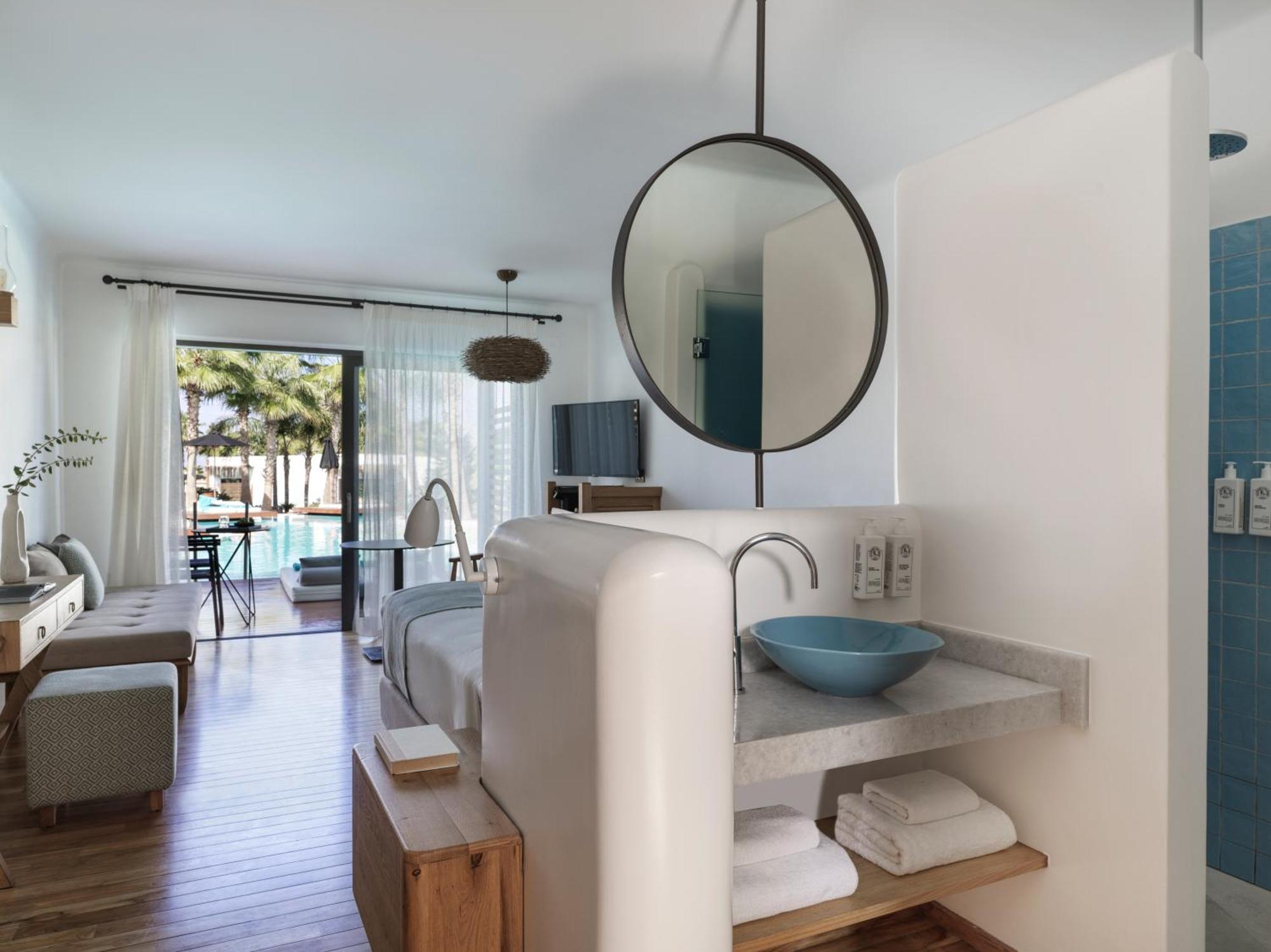 Luxury Double Room Shared Pool