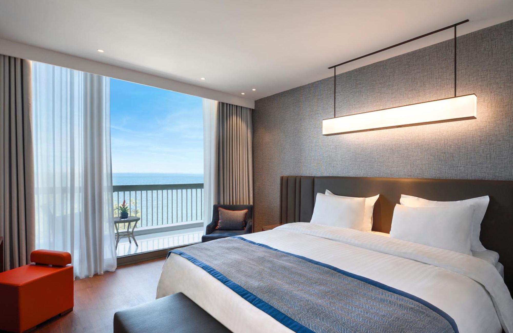 Deluxe Suite with Sea View,1528196938:JPEG