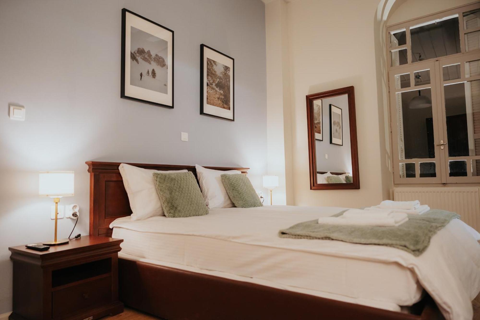 Double Room,1534181641:JPEG
