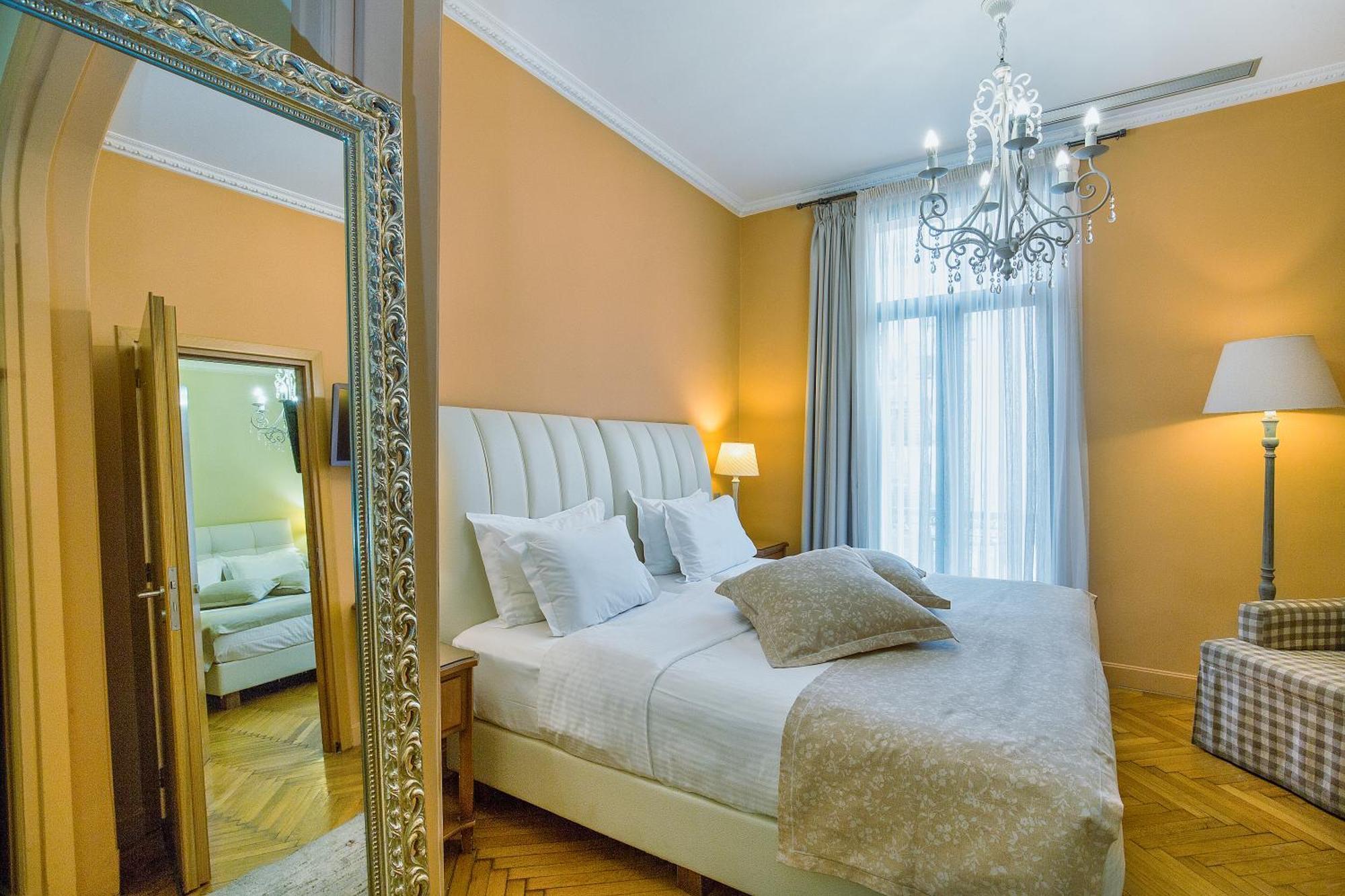 Quarto Superior com Cama de Casal ou 2 de Solteiro e Varanda